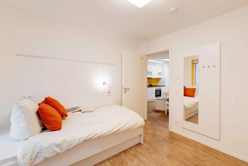 NUR FÜR STUDENTEN - Vollständig möbliertes Privatzimmer in einer 5-er WG -Nähe der HTW Universität — photo 1